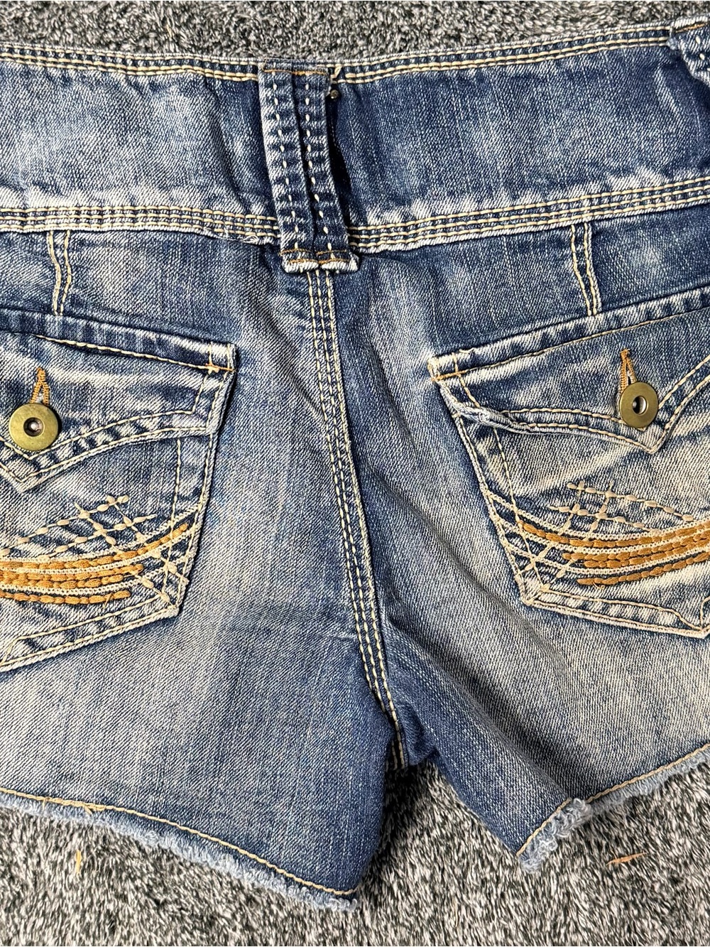 Mudd low rise Women's Denim Shorts with Button-Back Pockets size 3